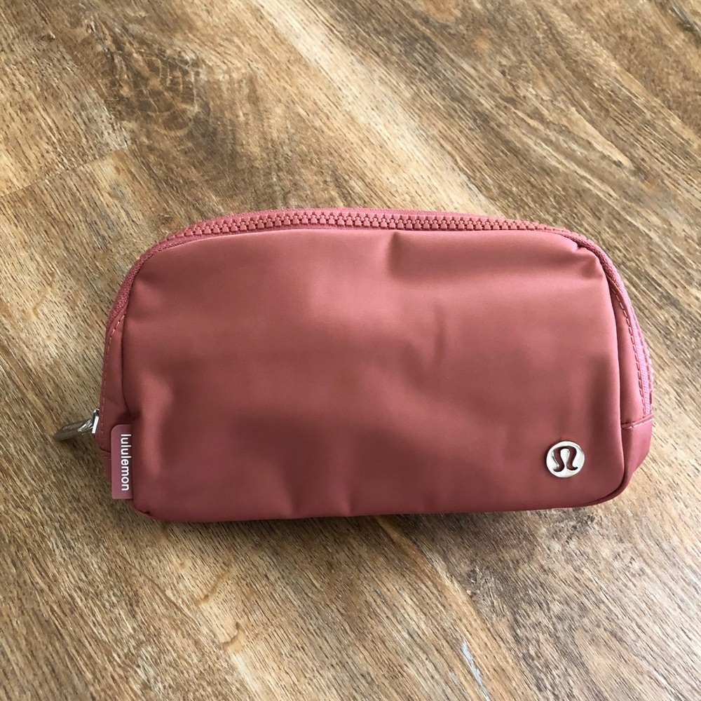 NWT Lululemon Everywhere Belt Bag Rose